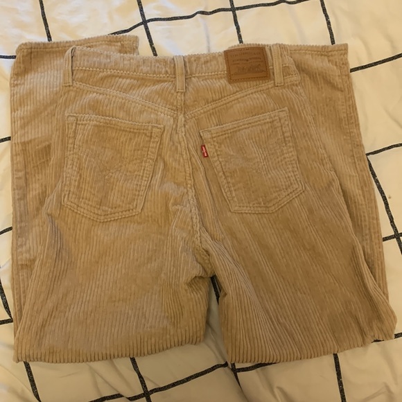 Levi’s corduroy rib cage straight ankle pants!🤎 - Picture 2 of 6